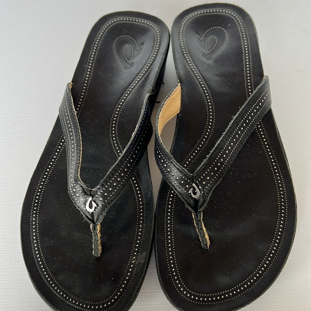 OluKai Black Sandals